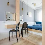Urban Chic - One Bedroom - Gdanska Apartment *