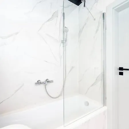 Urban Chic - One Bedroom - Gdanska 公寓 *