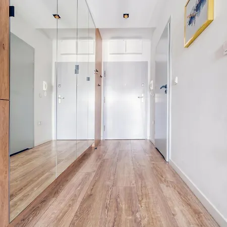 Urban Chic - One Bedroom - Gdanska شقة *