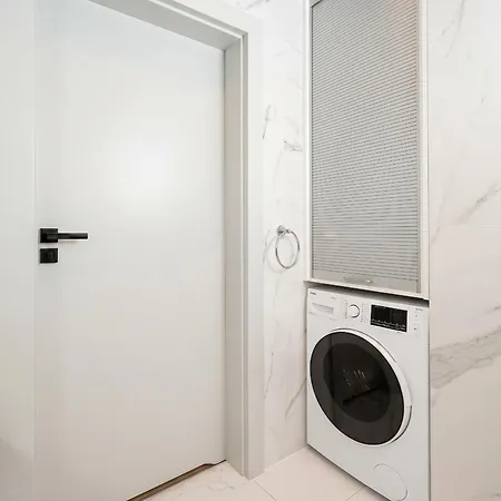 Urban Chic - One Bedroom - Gdanska شقة